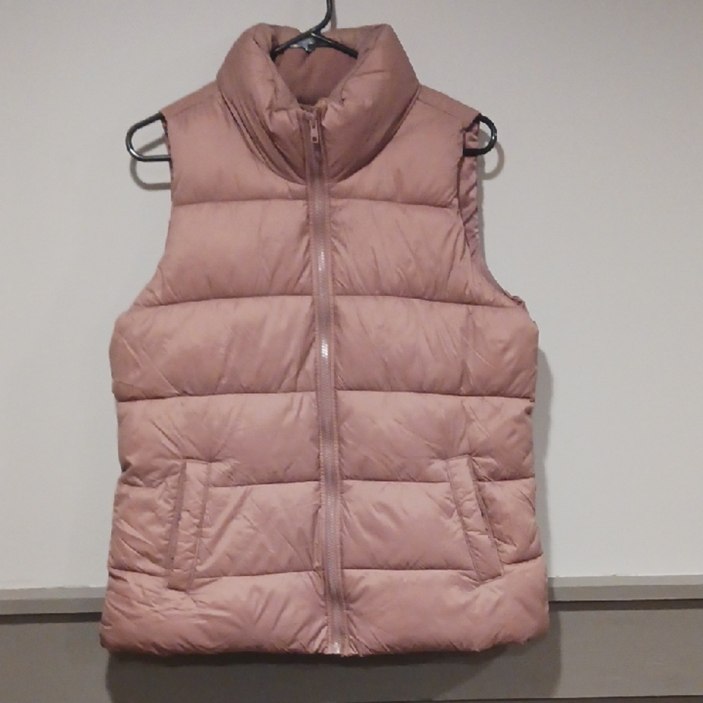 Old Navy Puffer Vest - Size Womens Medium